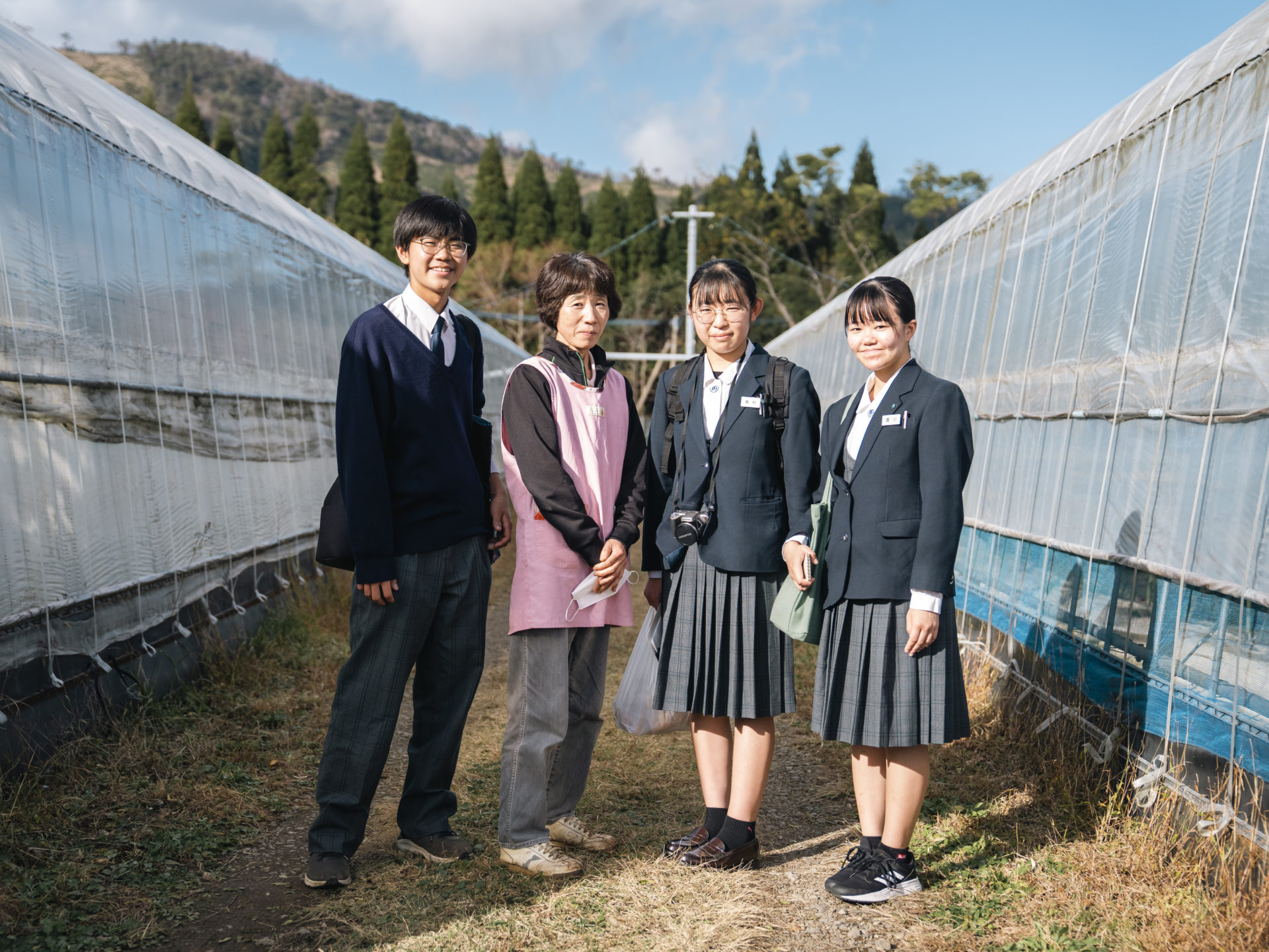 我が子を見守るような愛情でトマトを育てる